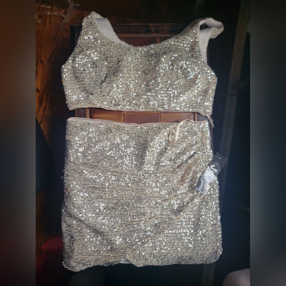 2 Piece Silver Sequence, Size Large, Jump